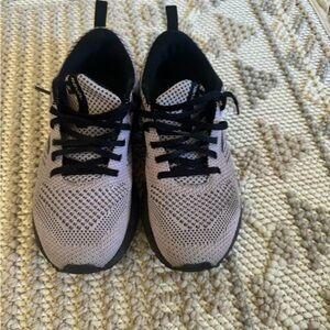 Great condition brooks sneaker for women’s